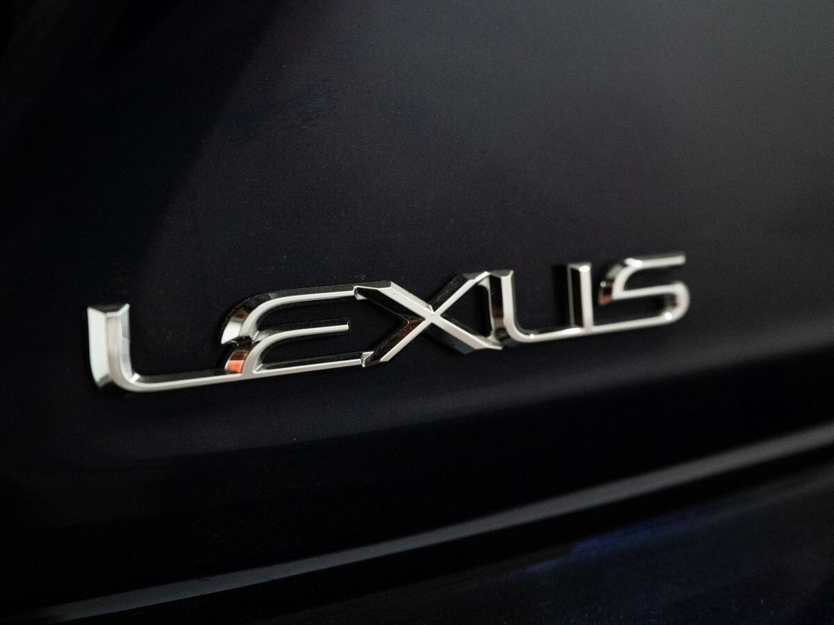Lexus LS500h 2019 - фото автомобиля