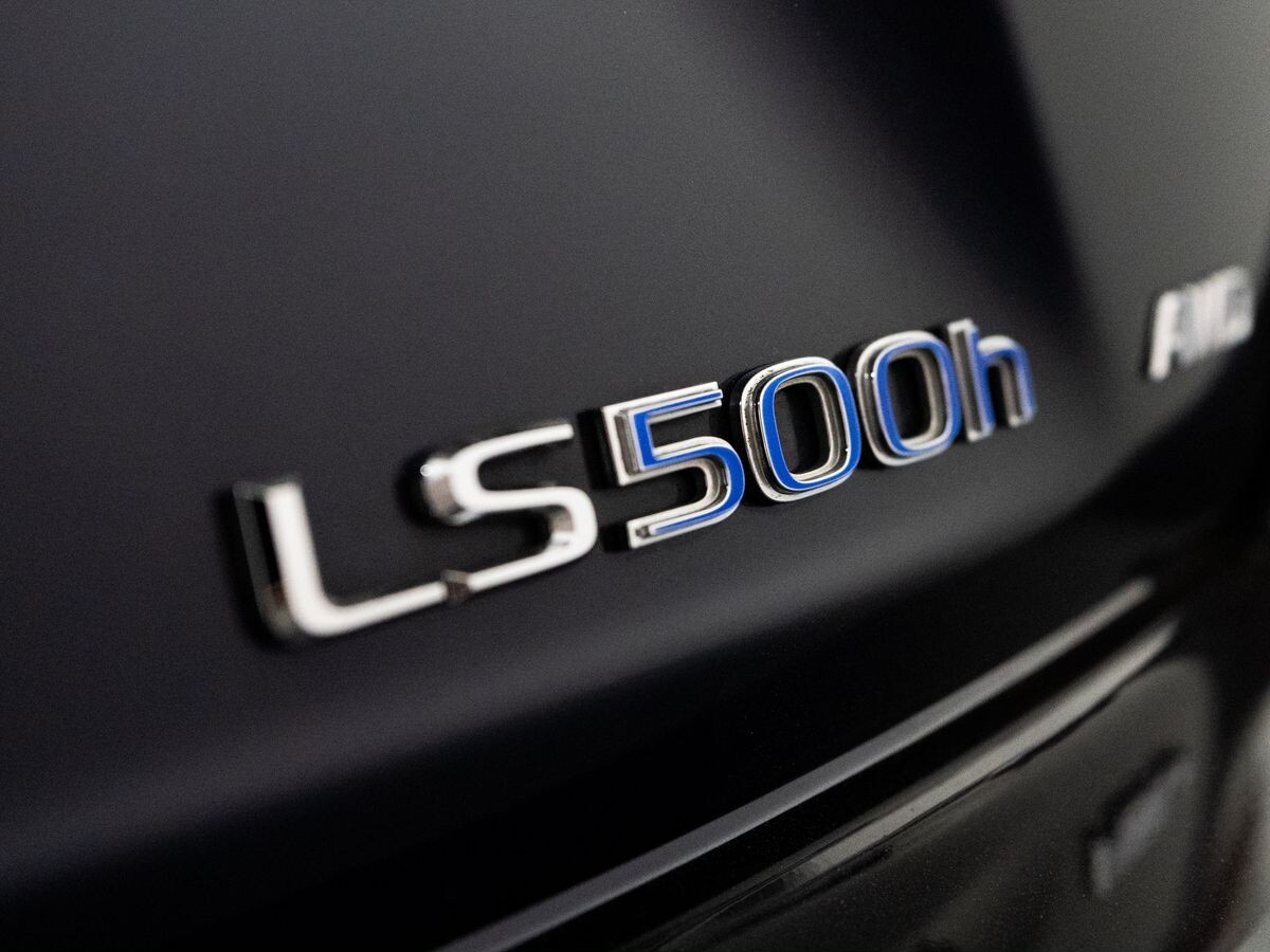 Lexus LS500h 2019 - фото автомобиля