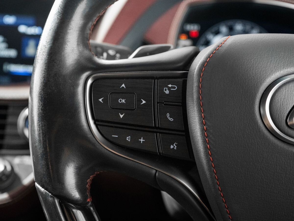Lexus LS500h 2019 - фото автомобиля