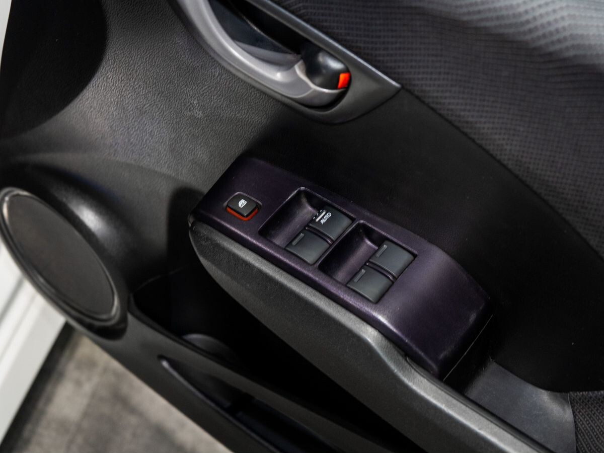 Honda Fit 2010 - фото автомобиля