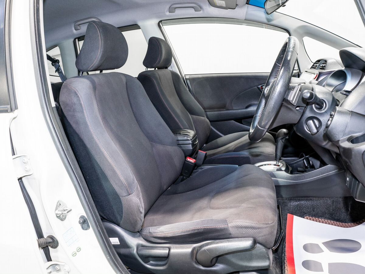 Honda Fit 2010 - фото автомобиля