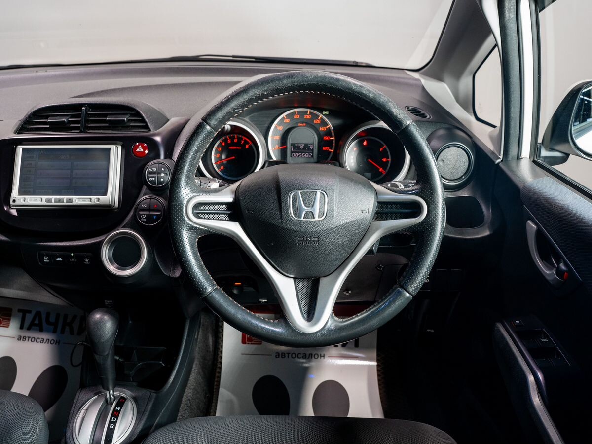 Honda Fit 2010 - фото автомобиля