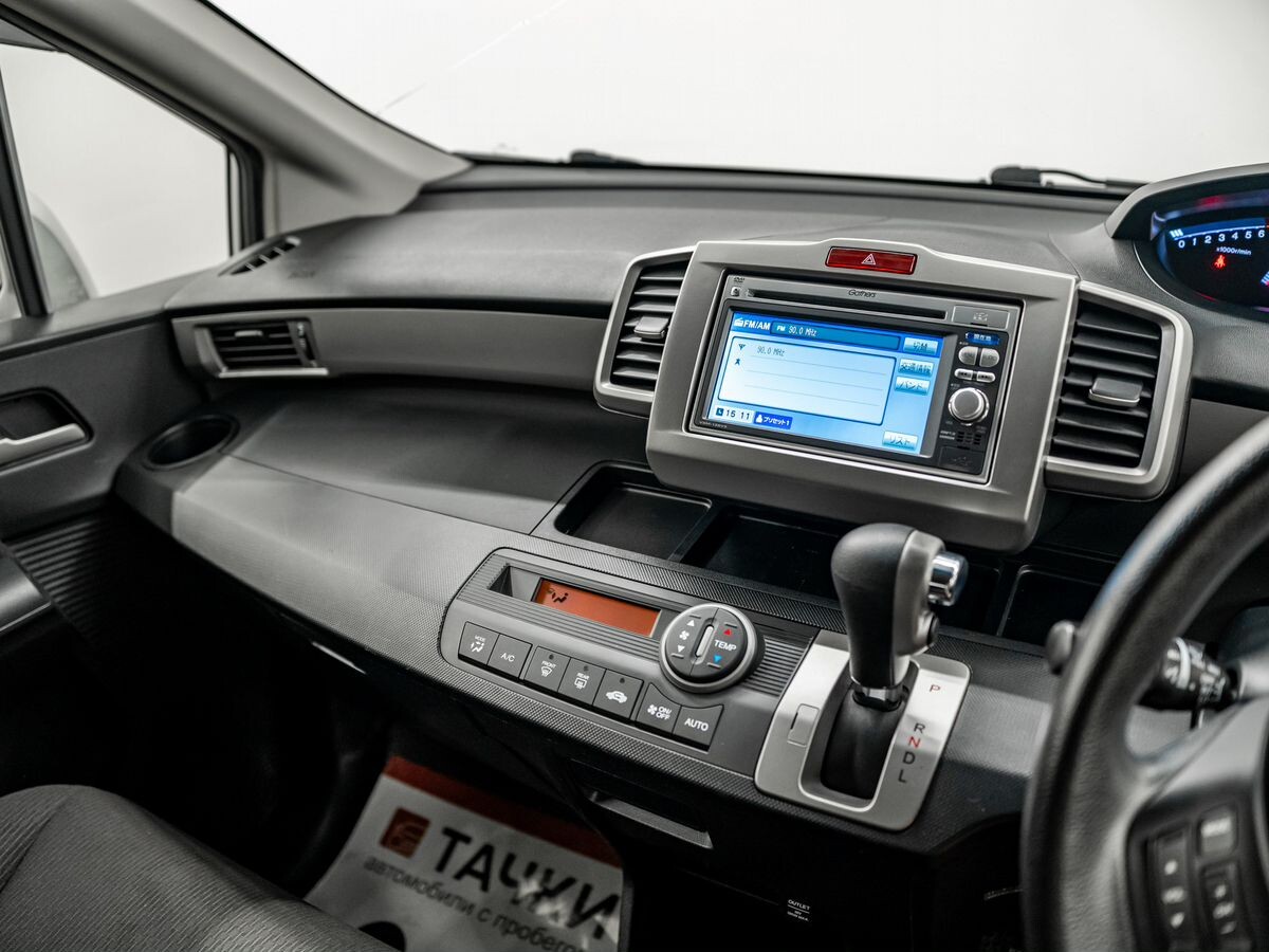 Honda Freed 2012 - фото автомобиля