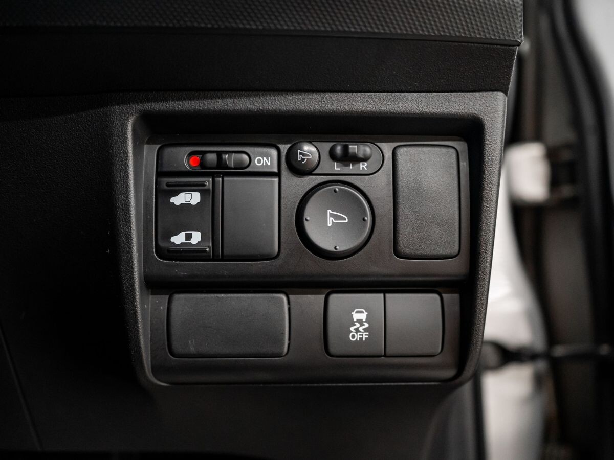 Honda Freed 2012 - фото автомобиля