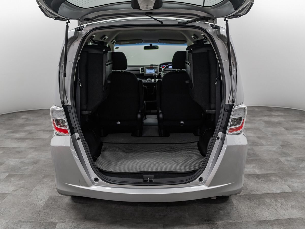 Honda Freed 2012 - фото автомобиля