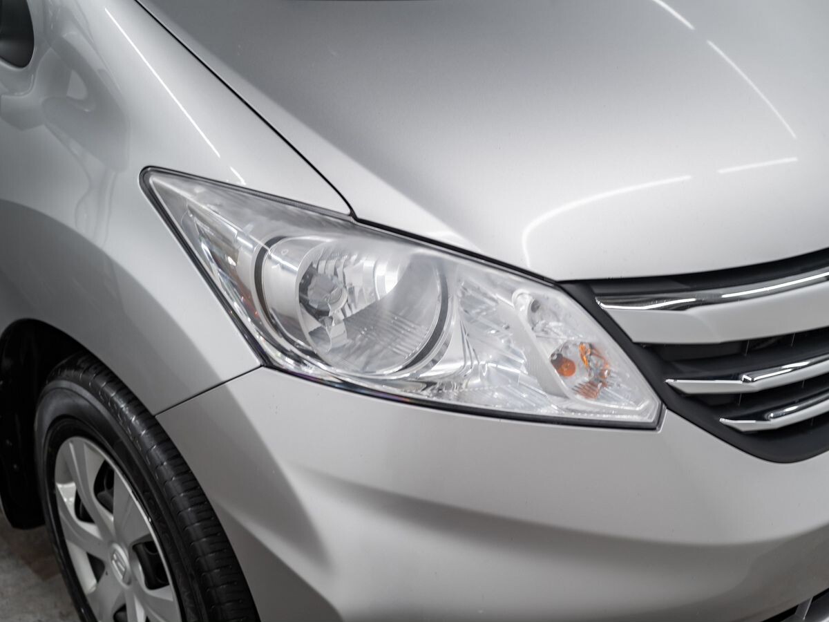 Honda Freed 2012 - фото автомобиля