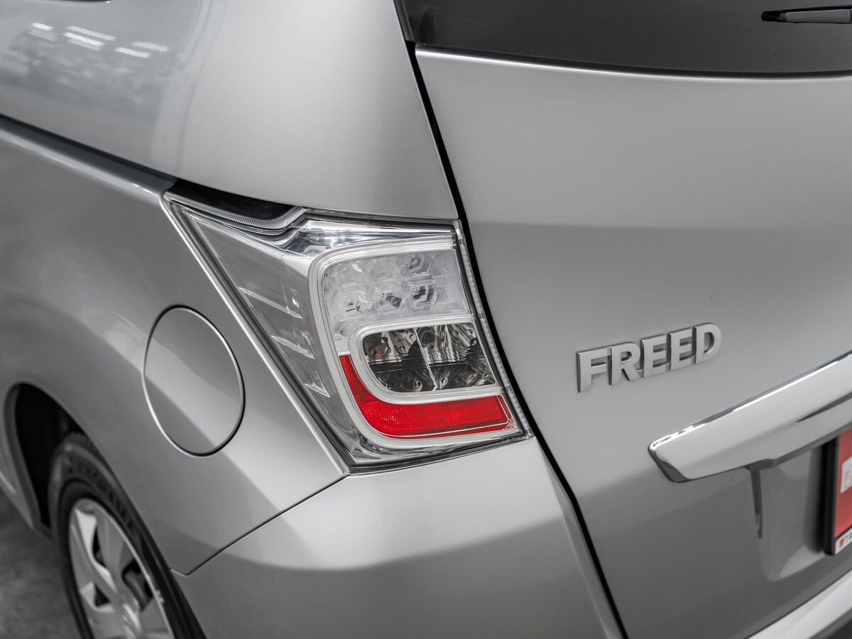 Honda Freed 2012 - фото автомобиля