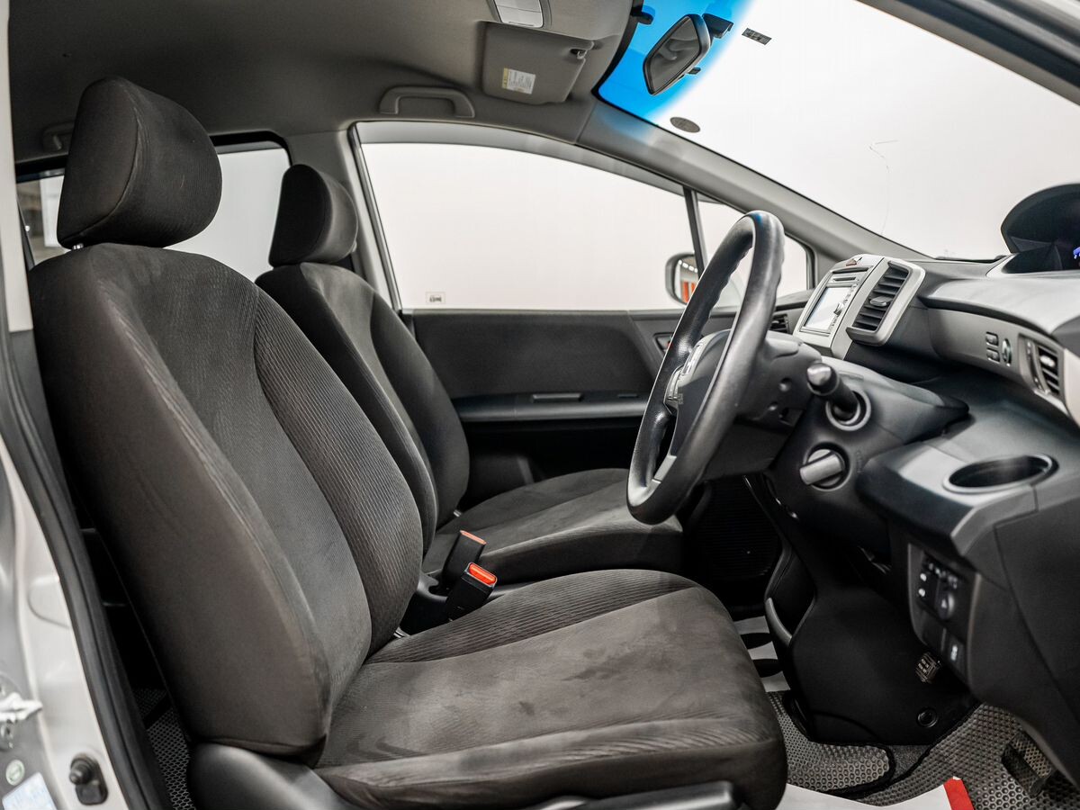 Honda Freed 2012 - фото автомобиля