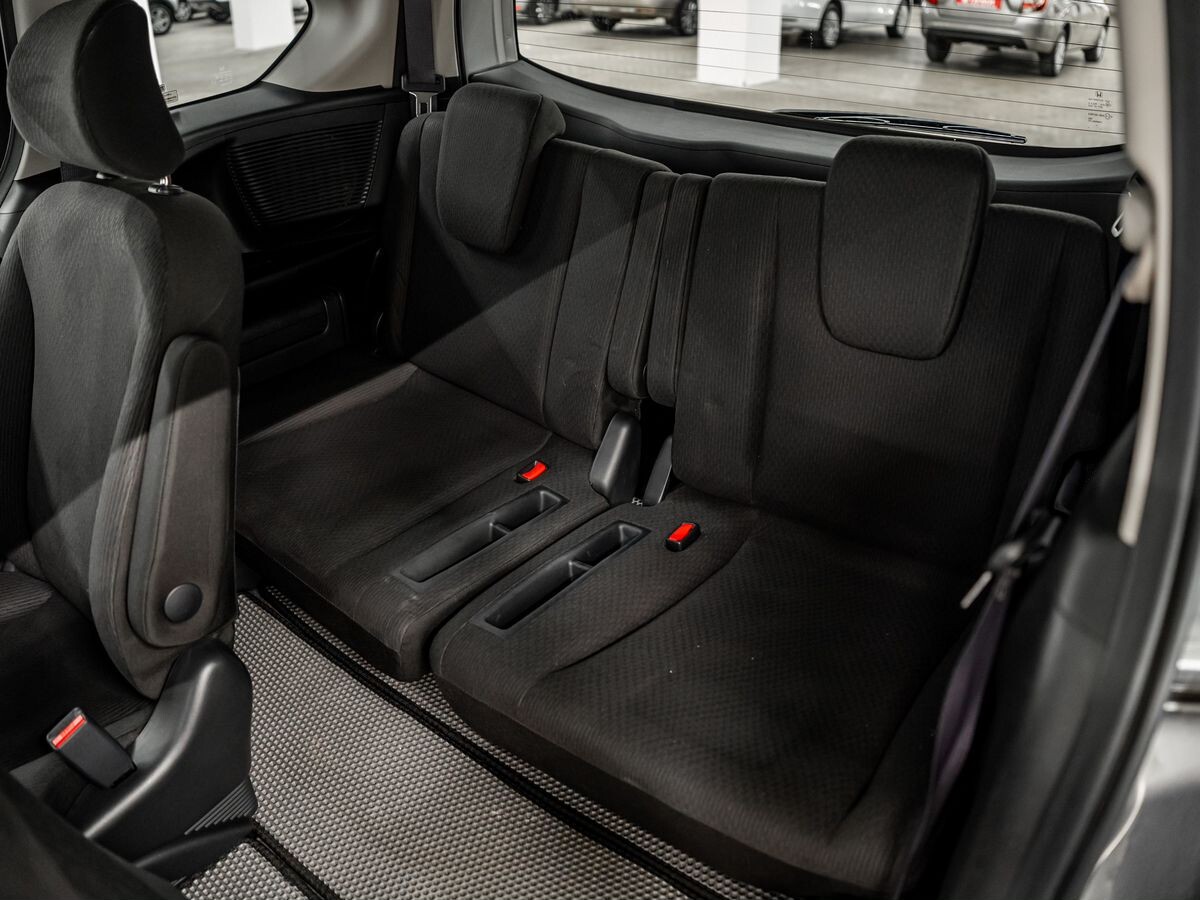 Honda Freed 2012 - фото автомобиля