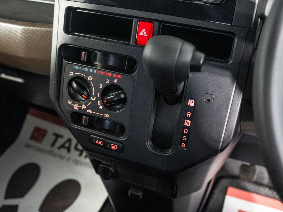 Toyota Roomy 2022 - фото автомобиля
