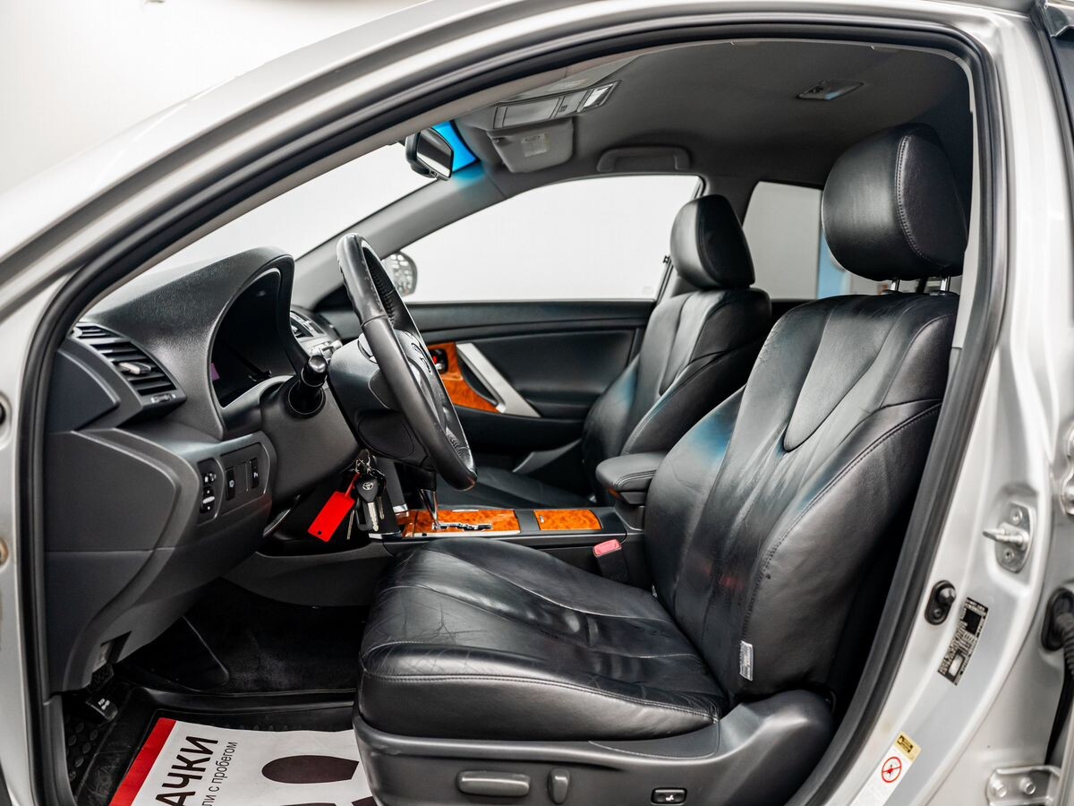 Toyota Camry 2009 - фото автомобиля
