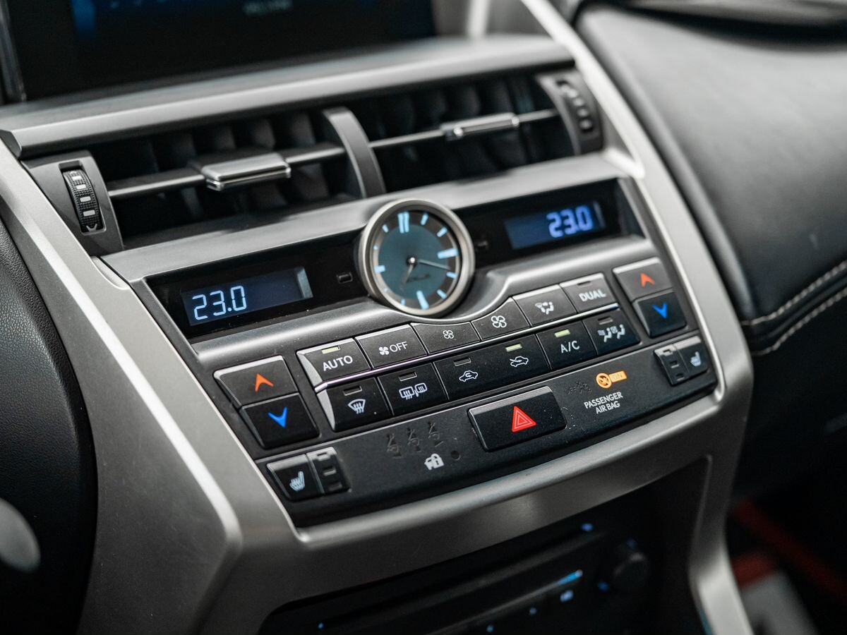 Lexus NX200 2015 - фото автомобиля
