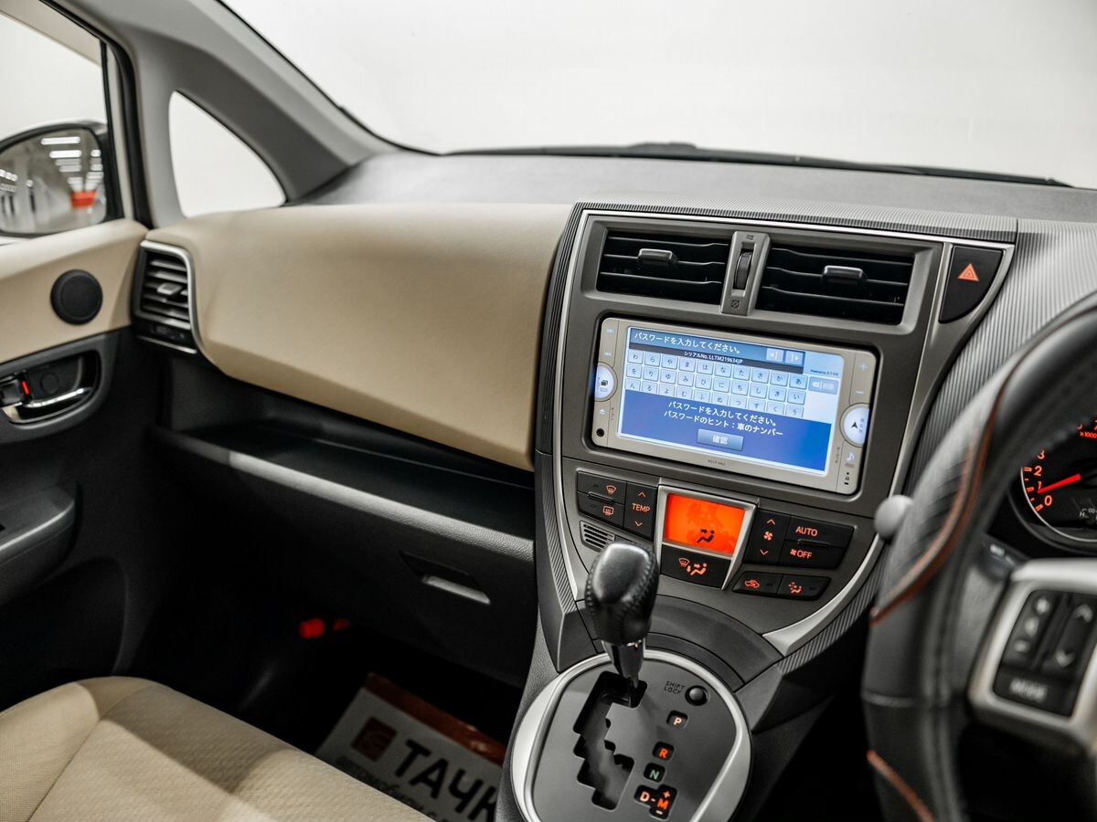 Toyota Ractis 2013 - фото автомобиля