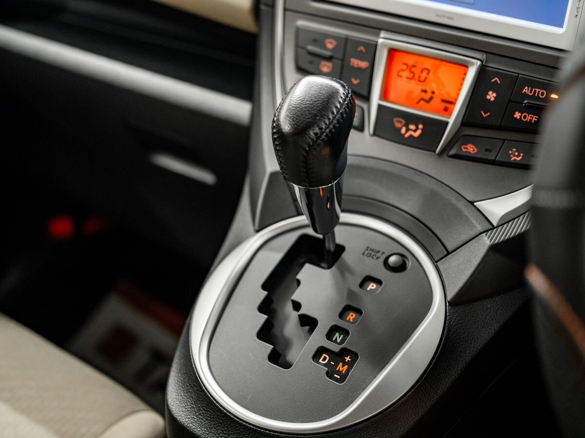 Toyota Ractis 2013 - фото автомобиля