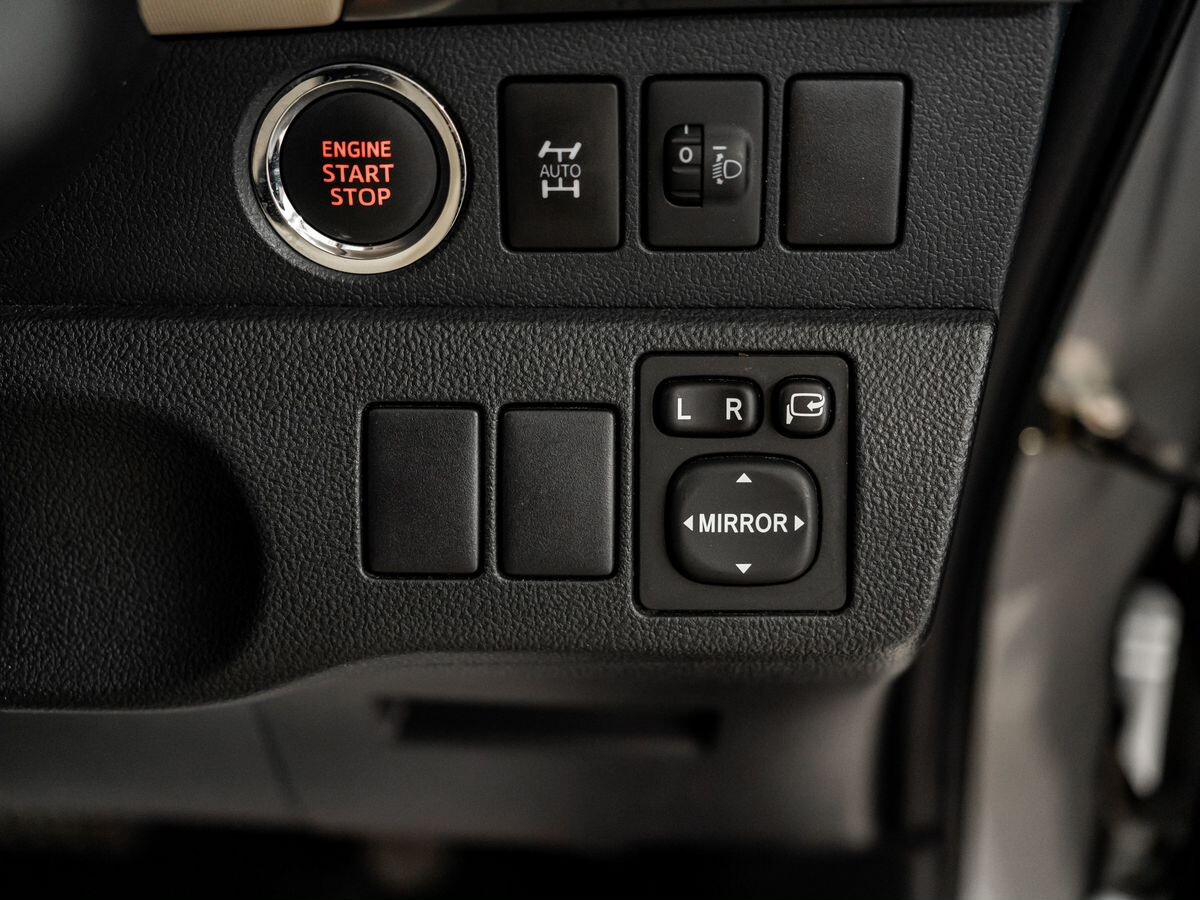 Toyota Ractis 2013 - фото автомобиля