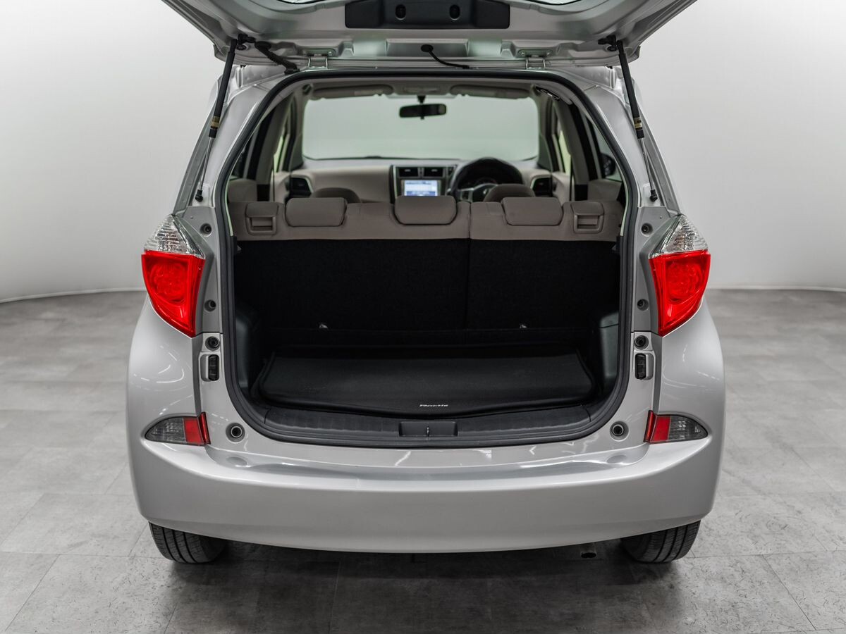 Toyota Ractis 2013 - фото автомобиля