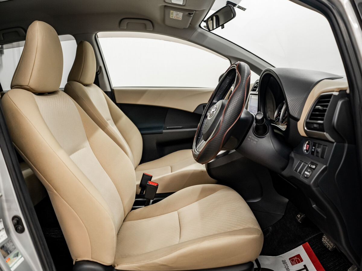 Toyota Ractis 2013 - фото автомобиля