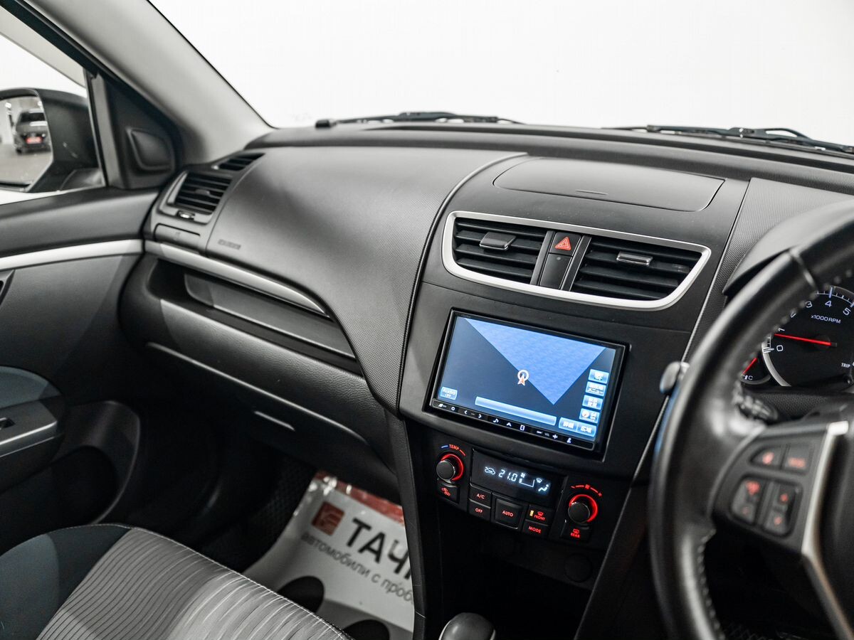 Suzuki Swift 2012 - фото автомобиля