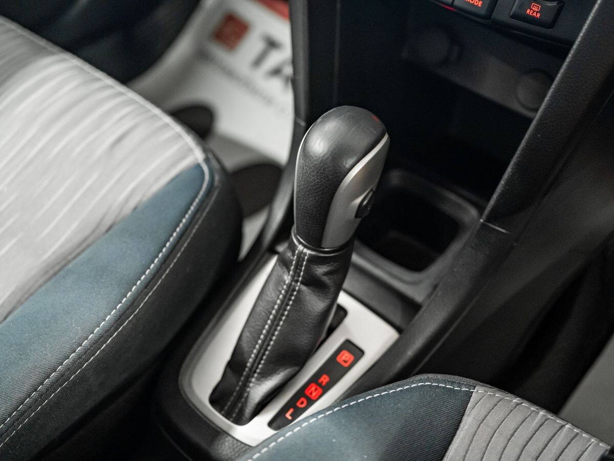 Suzuki Swift 2012 - фото автомобиля