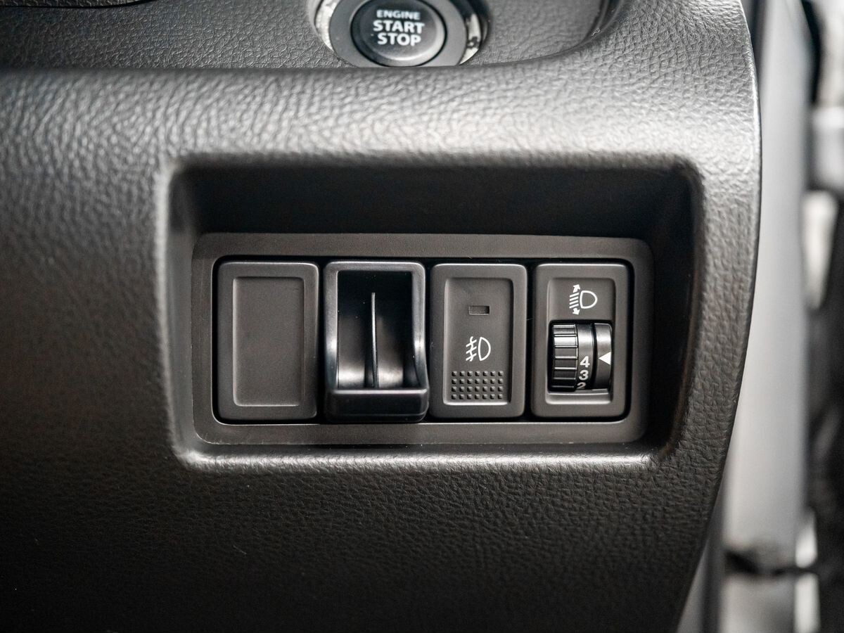 Suzuki Swift 2012 - фото автомобиля