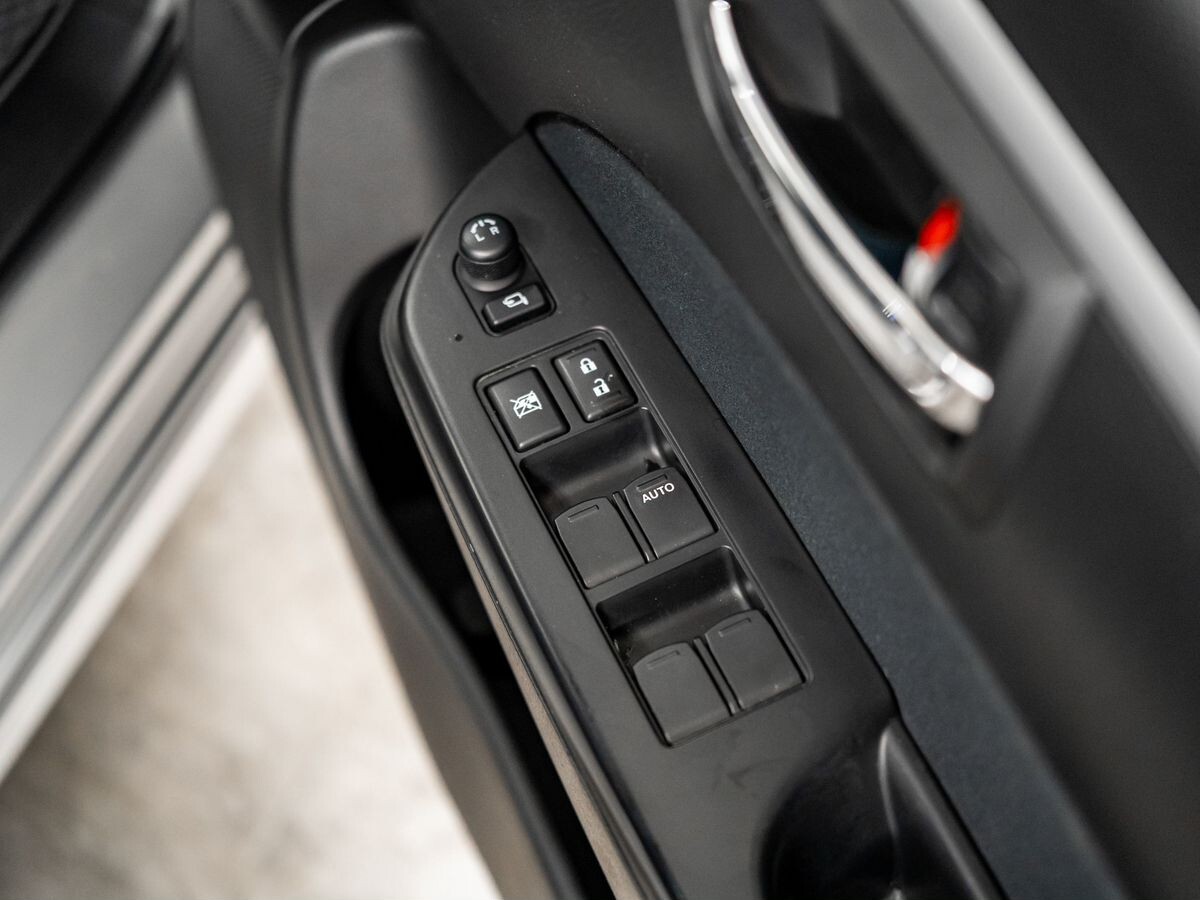 Suzuki Swift 2012 - фото автомобиля