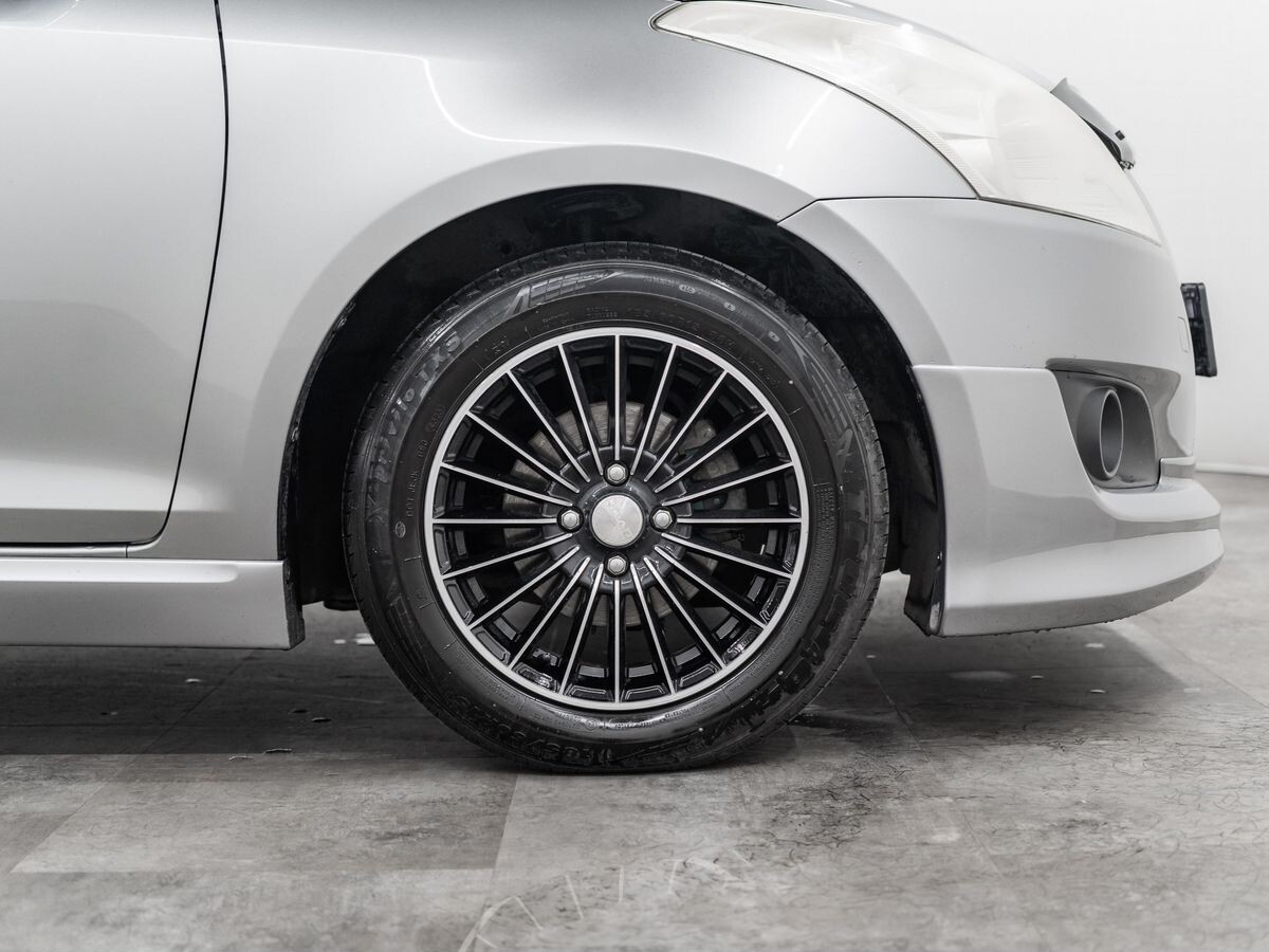 Suzuki Swift 2012 - фото автомобиля