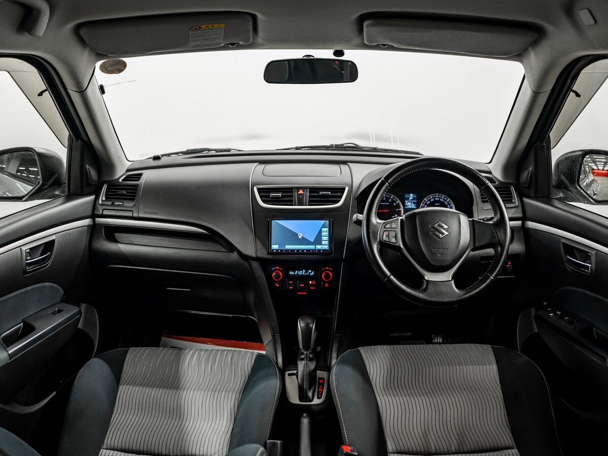 Suzuki Swift 2012 - фото автомобиля