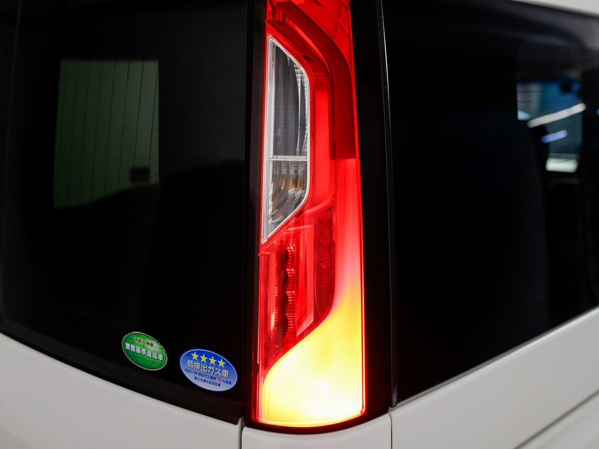Honda Stepwgn 2016 - фото автомобиля