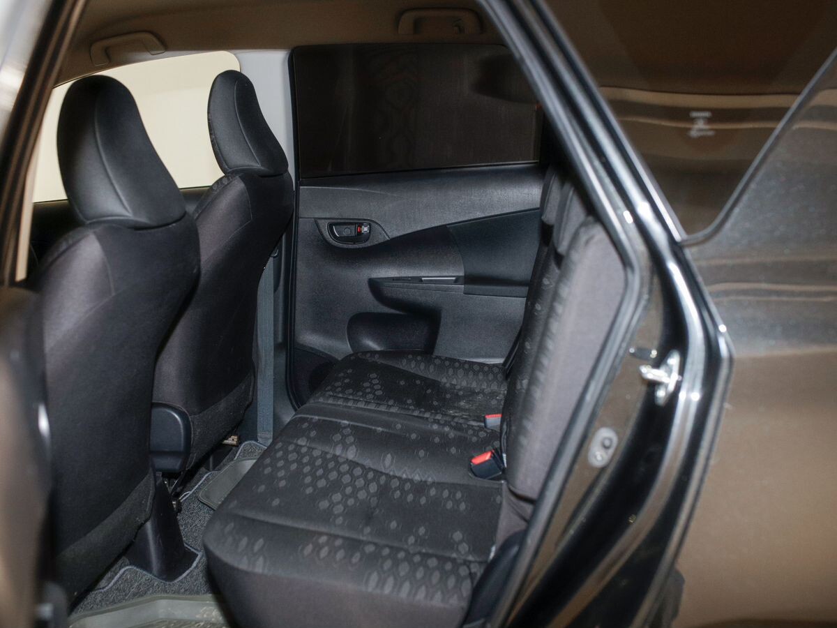 Toyota Ractis 2015 - фото автомобиля