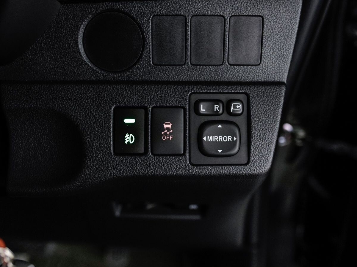 Toyota Ractis 2015 - фото автомобиля