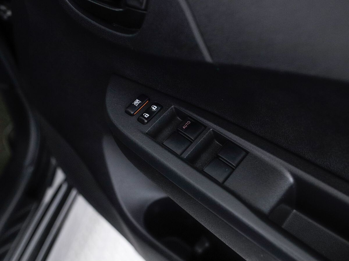 Toyota Ractis 2015 - фото автомобиля