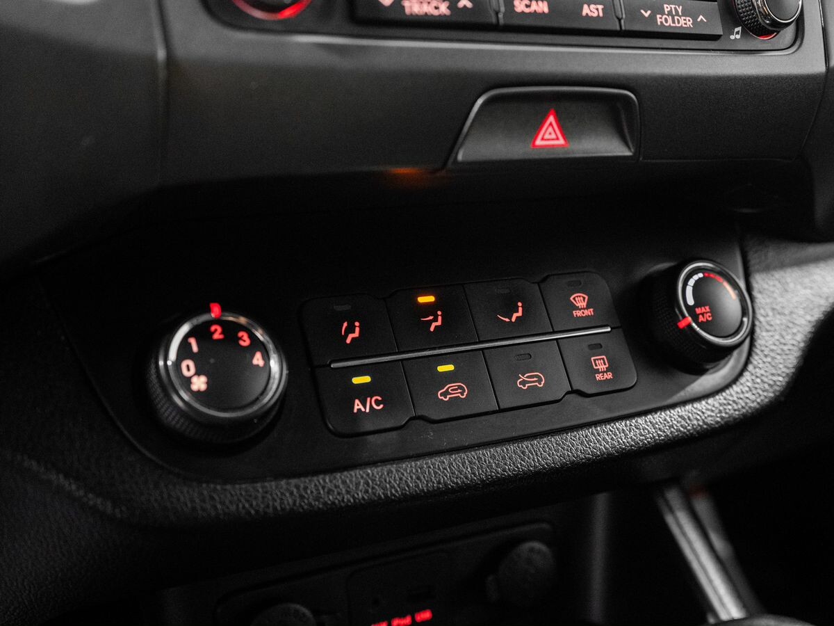 Kia Sportage 2012 - фото автомобиля