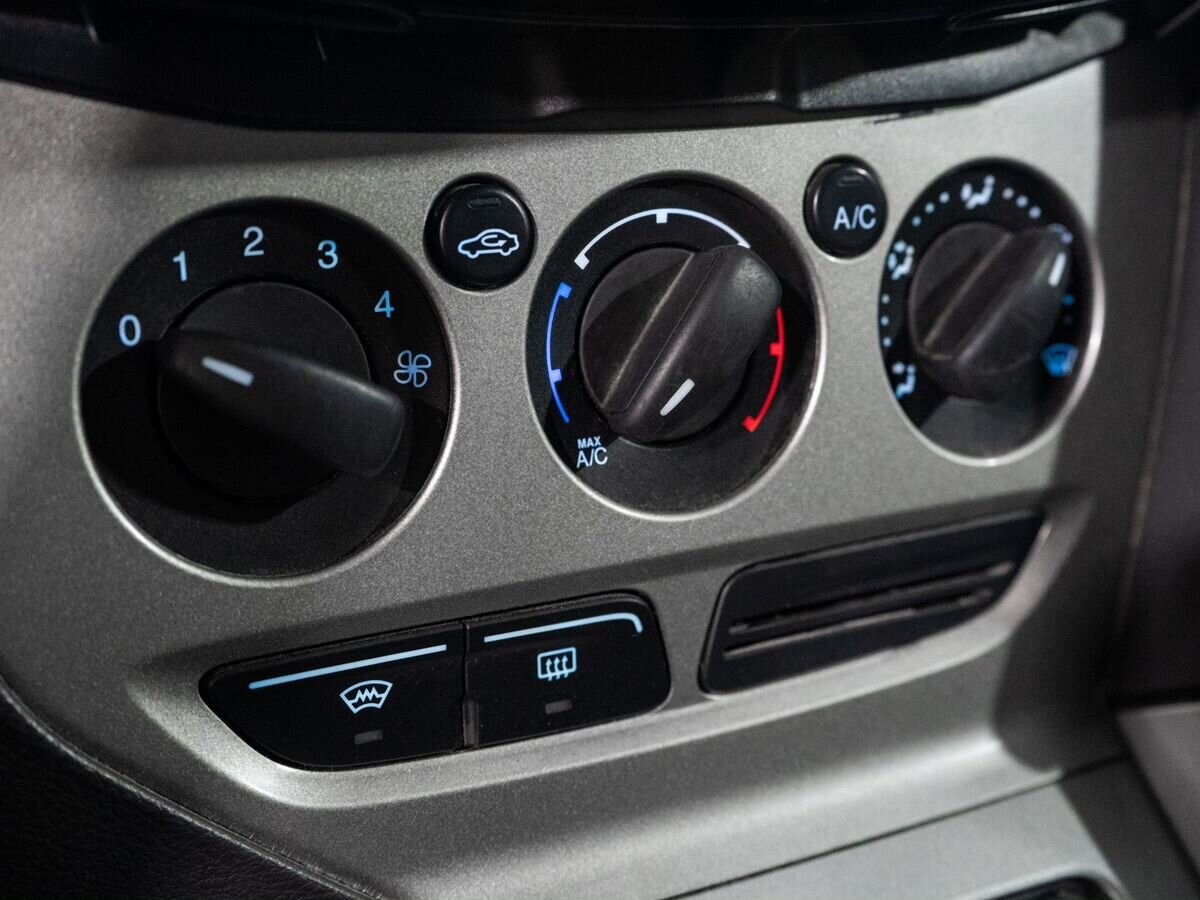Ford Focus 2012 - фото автомобиля