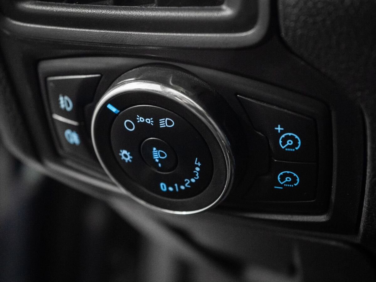 Ford Focus 2012 - фото автомобиля