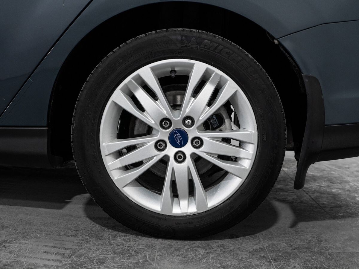 Ford Focus 2012 - фото автомобиля