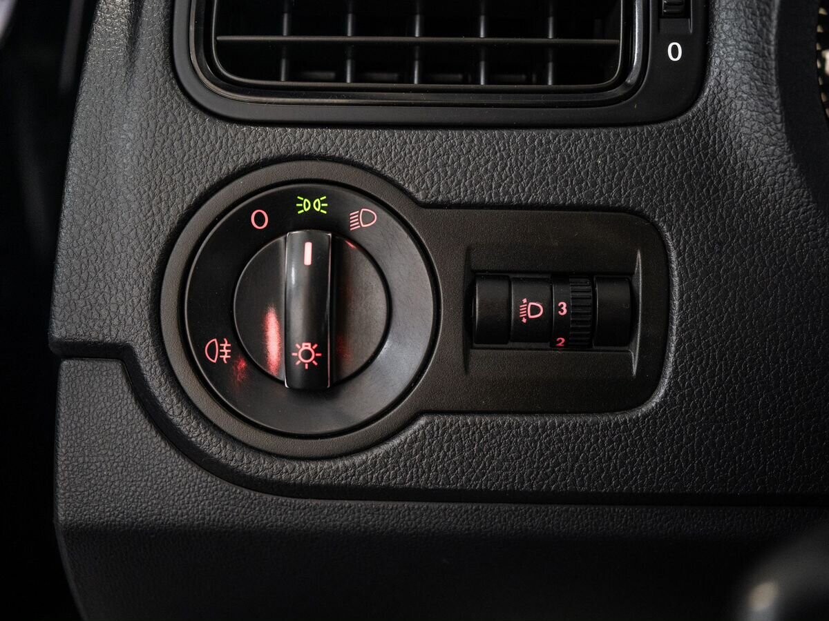 Volkswagen Polo 2013 - фото автомобиля