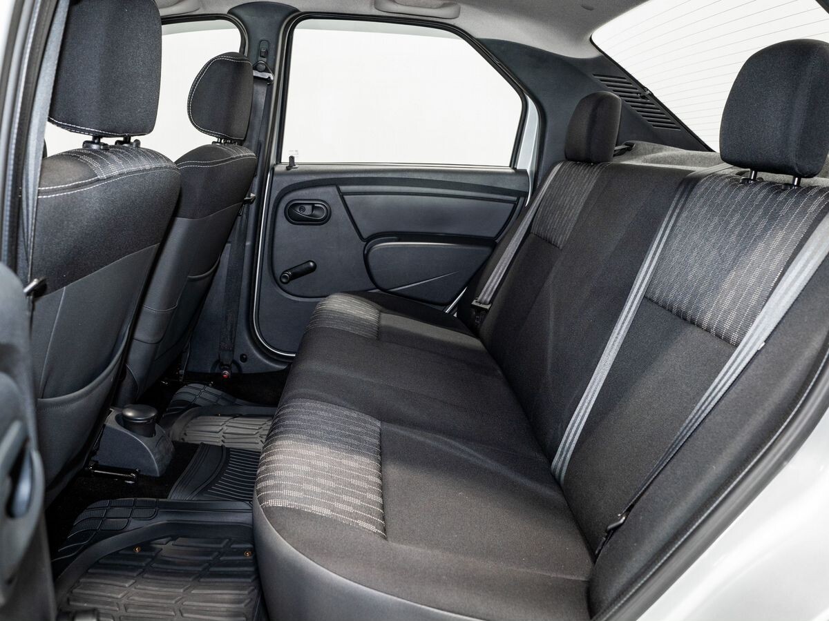 Renault Logan 2013 - фото автомобиля