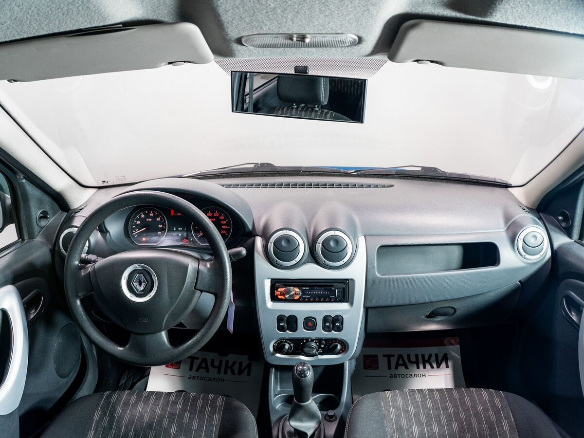 Renault Logan 2013 - фото автомобиля