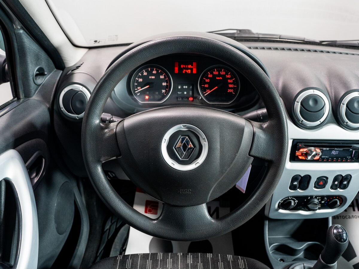 Renault Logan 2013 - фото автомобиля