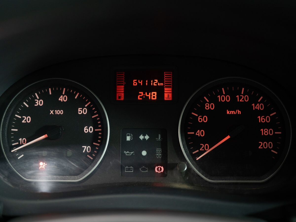 Renault Logan 2013 - фото автомобиля