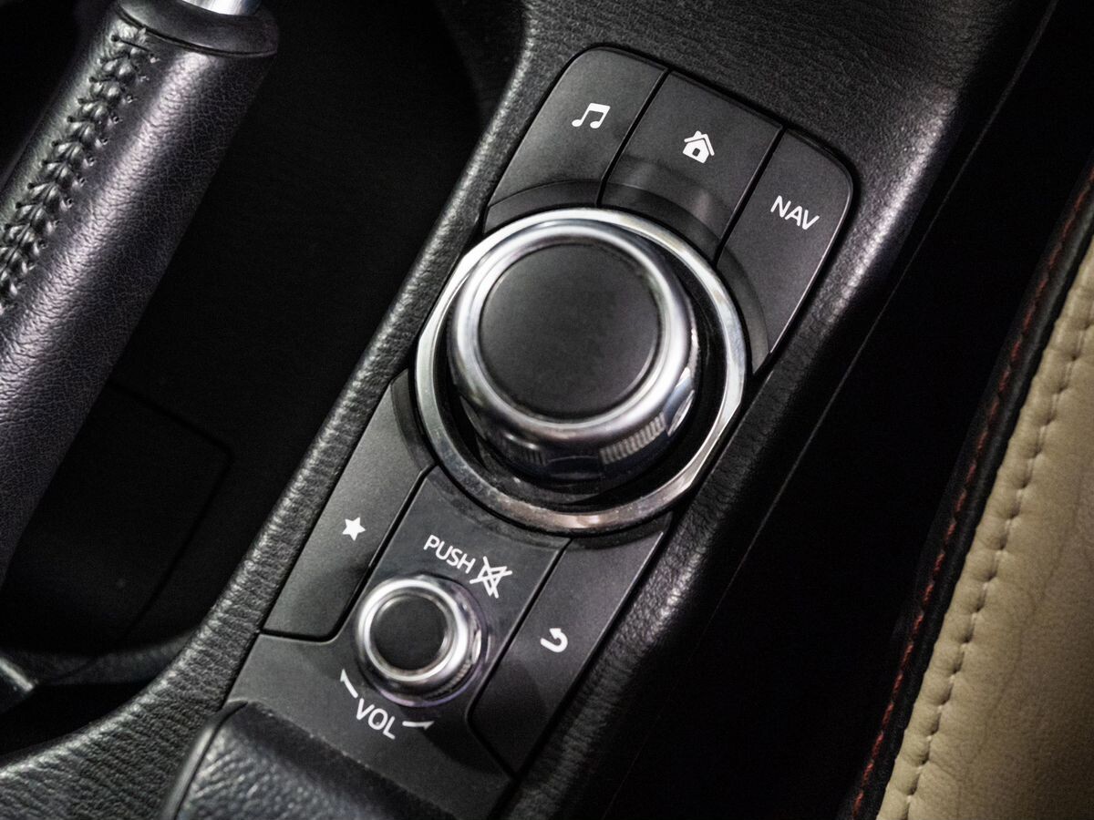 Mazda Demio 2015 - фото автомобиля