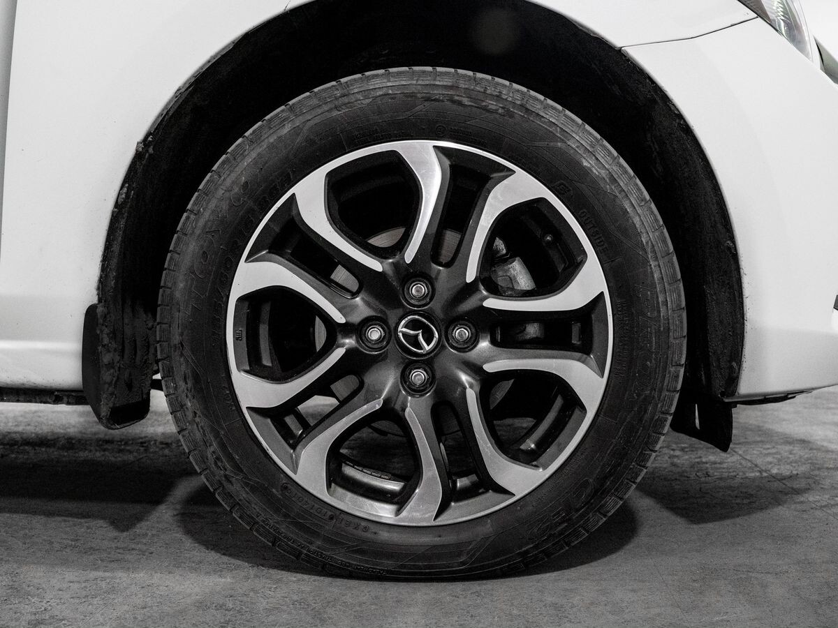 Mazda Demio 2015 - фото автомобиля