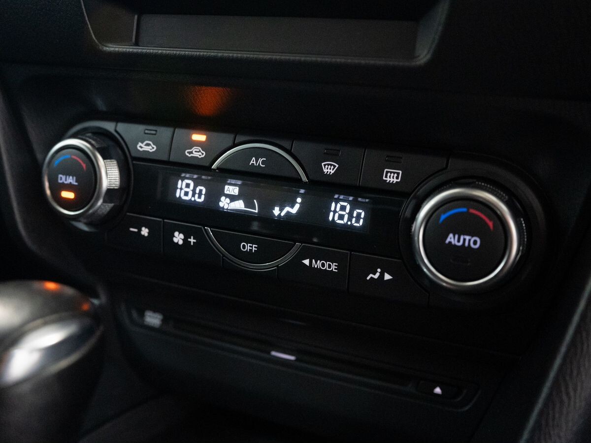 Mazda Axela 2014 - фото автомобиля