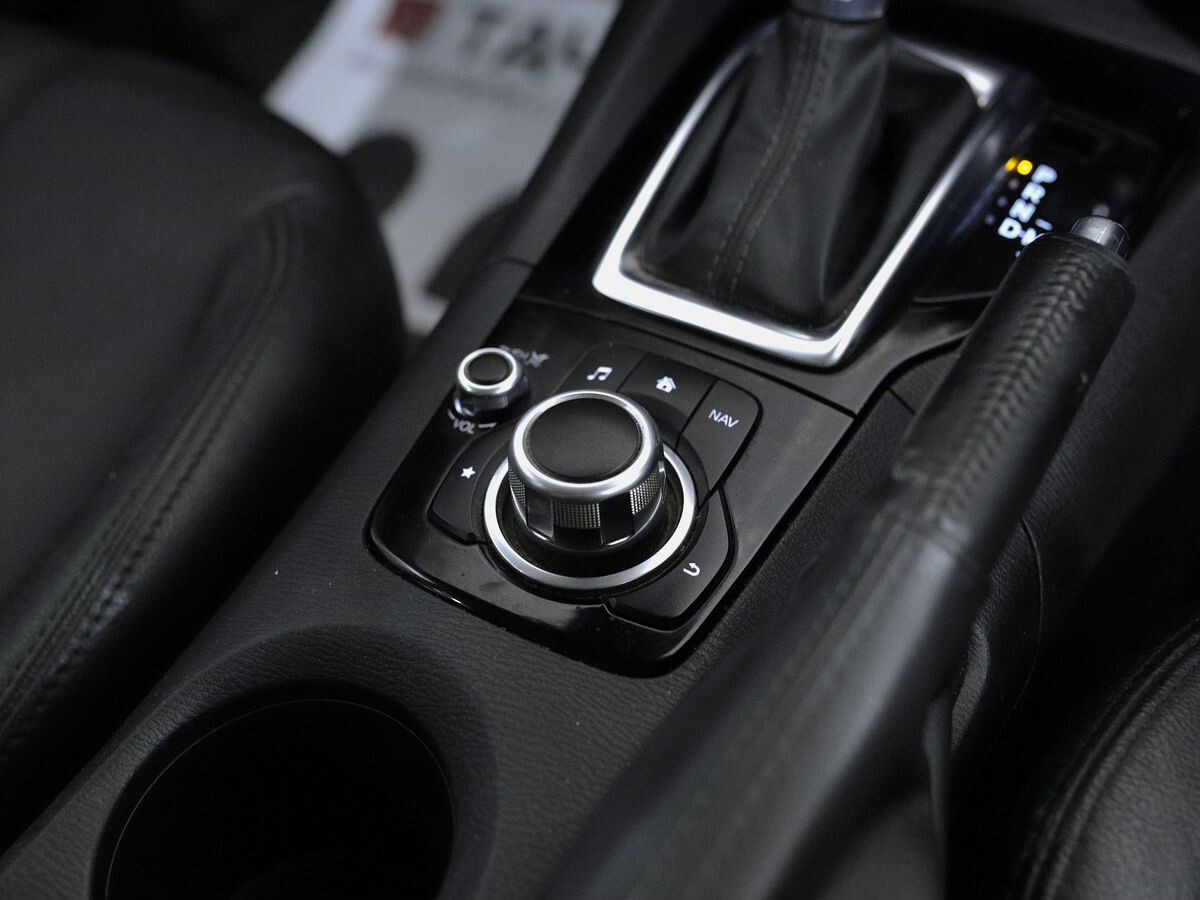 Mazda Axela 2017 - фото автомобиля