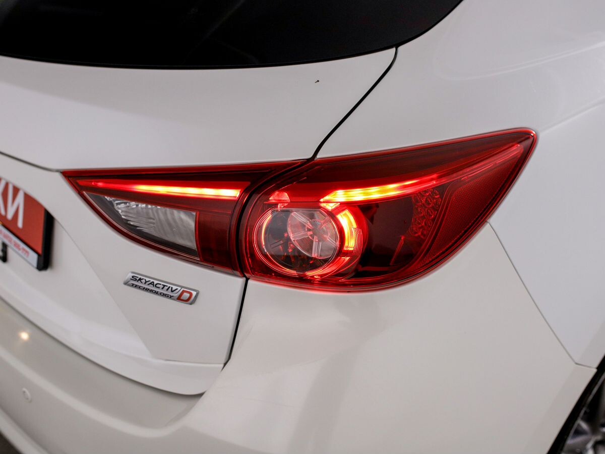 Mazda Axela 2017 - фото автомобиля
