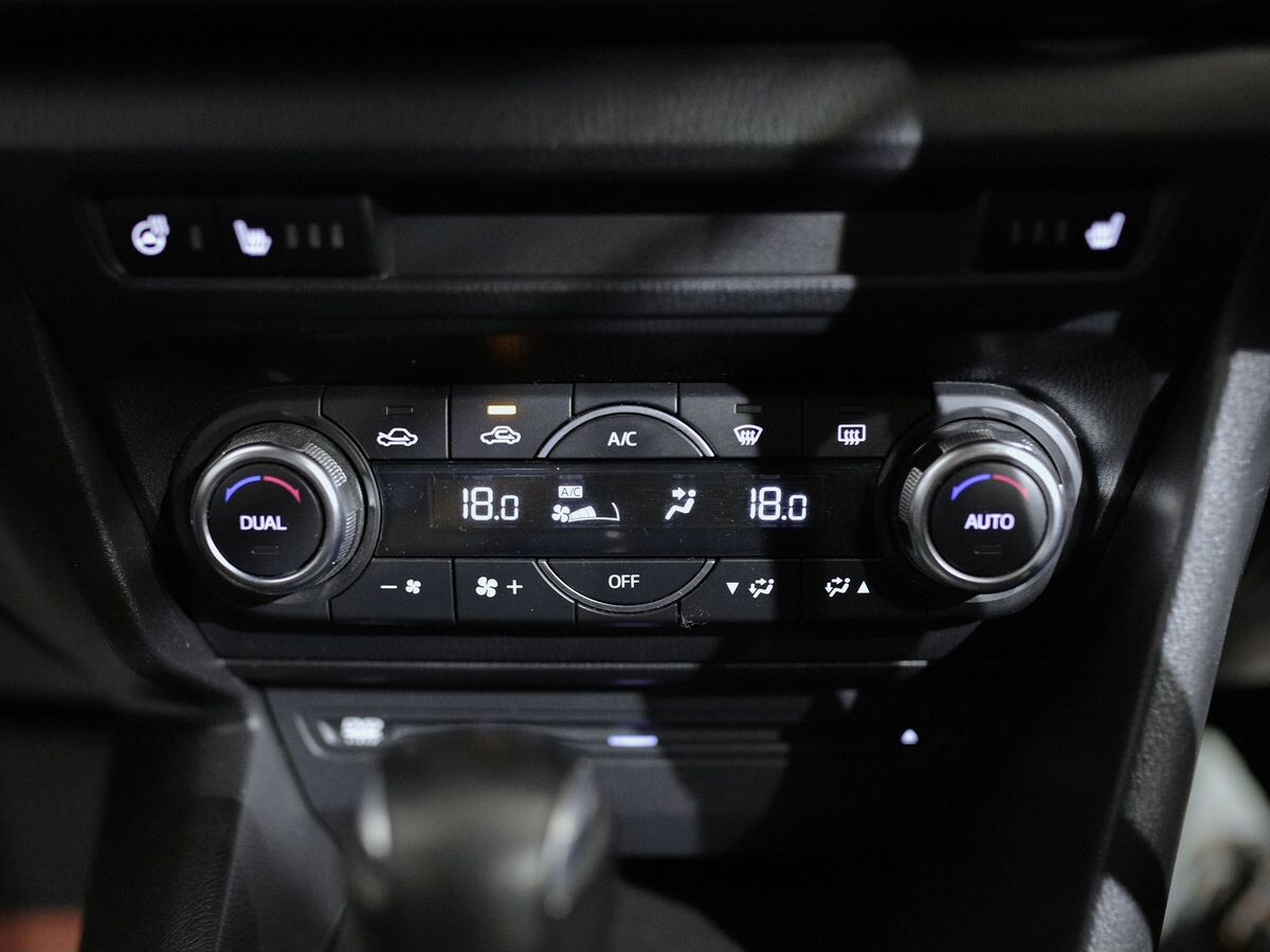 Mazda Axela 2017 - фото автомобиля