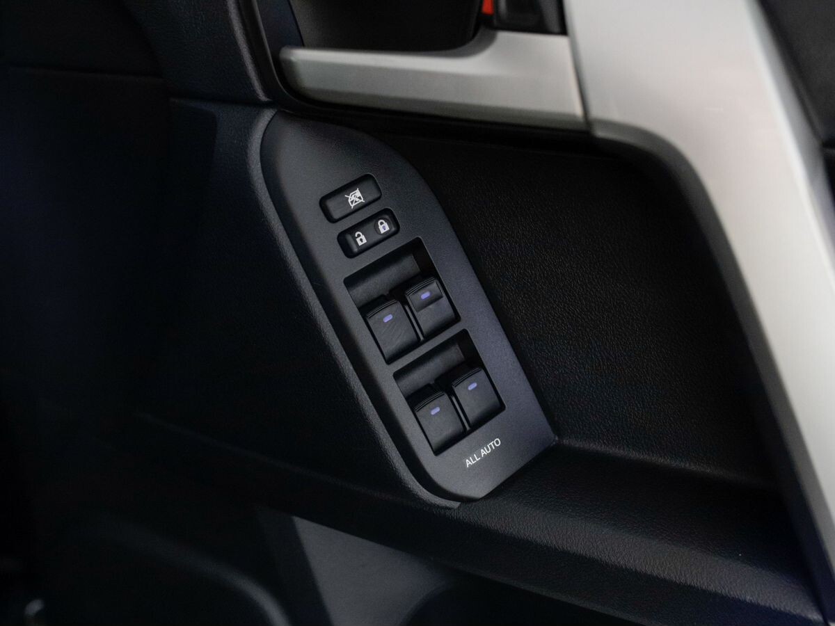 Toyota Land Cruiser Prado 2018 - фото автомобиля