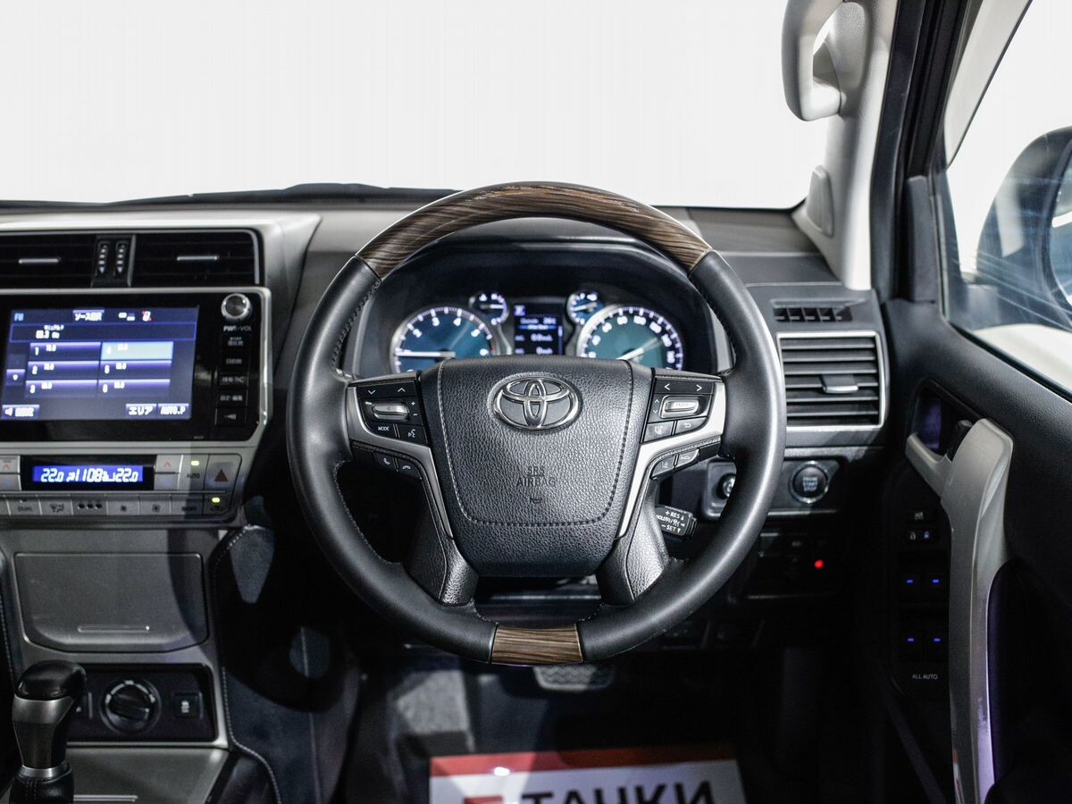 Toyota Land Cruiser Prado 2018 - фото автомобиля