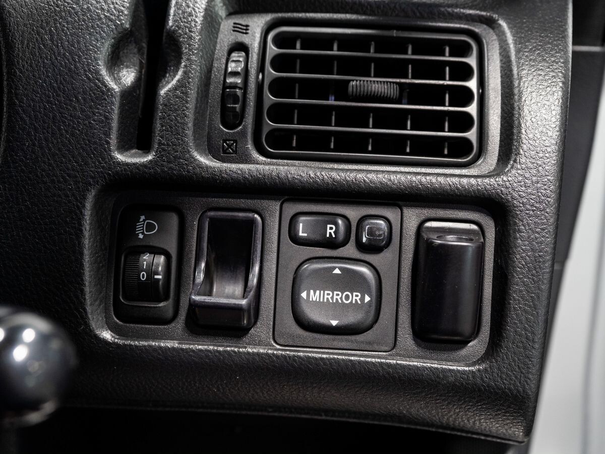 Toyota Succeed 2013 - фото автомобиля