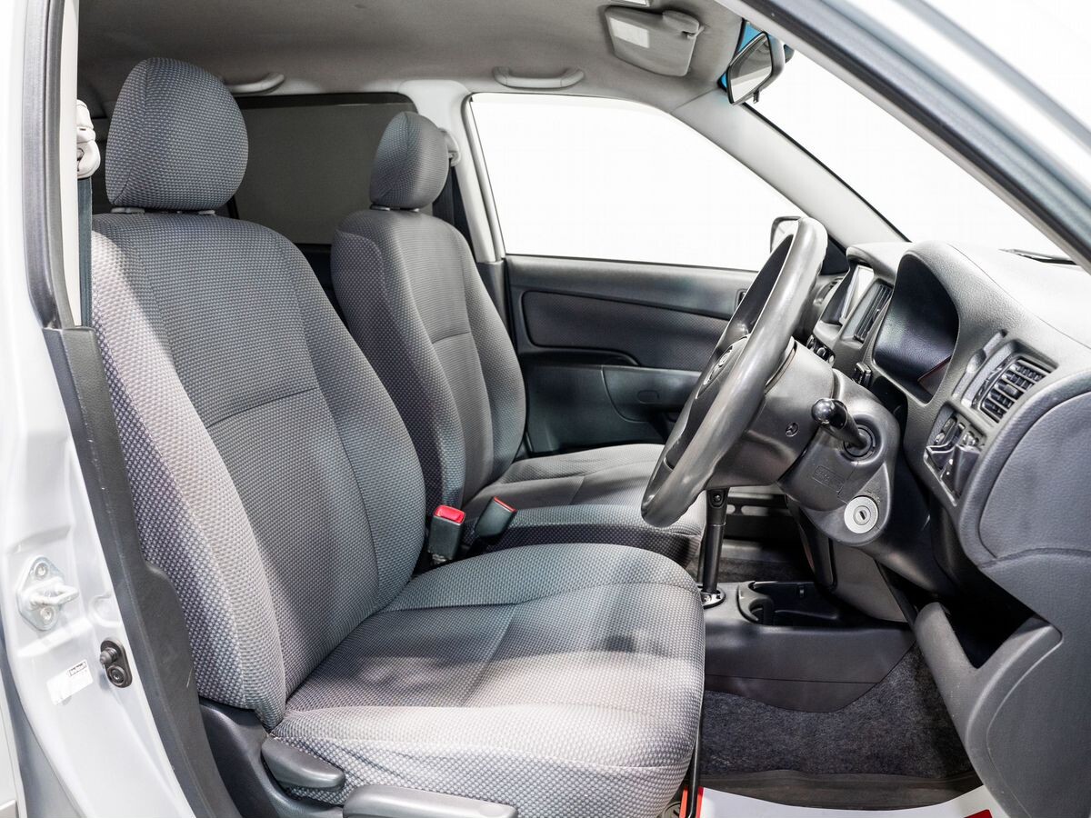 Toyota Succeed 2013 - фото автомобиля